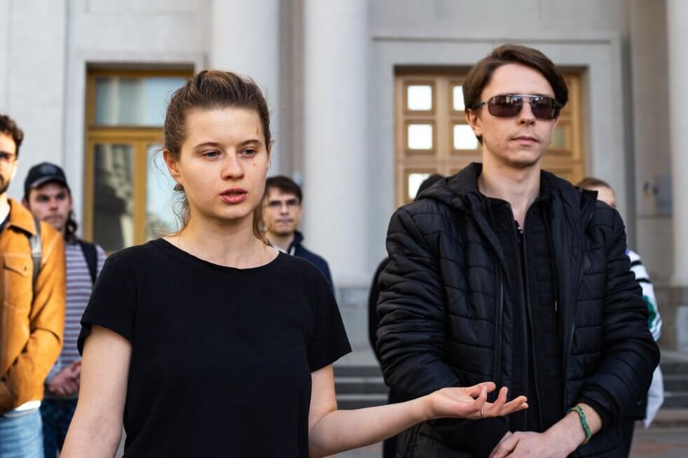 Полиция спустя пять дней начала расследовать нападение на участницу антивоенного митинга под турецким посольством