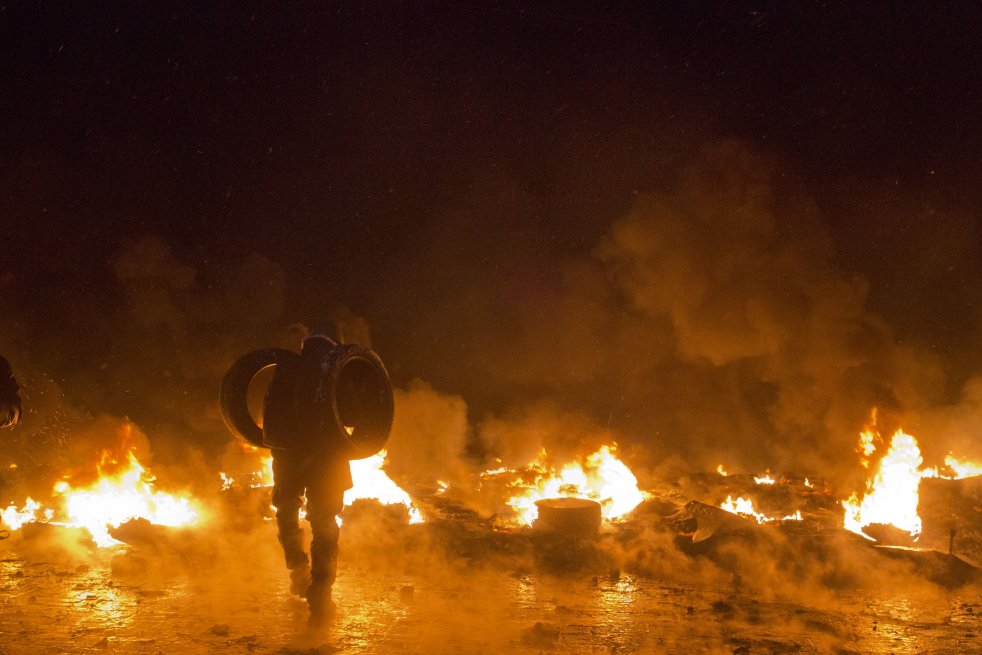 Столкновения между протестующими и силовиками на улице Грушевского во время Евромайдана, январь 2014 года. Фото: Евгений Фельдман, Ґрати