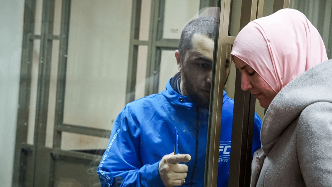 Осман Арифмеметов и адвокатка Лиля Гемеджи во время заседания в Южном окружном военном суде Ростова-на-Дону, 30 марта 2021 года. Фото: «Крымская солидарность»