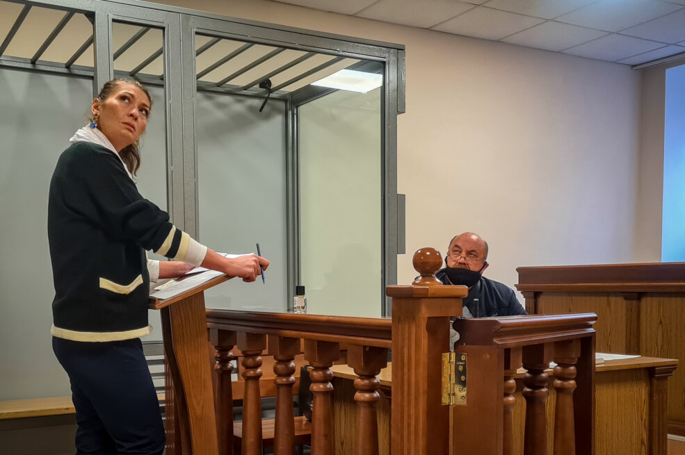 Допит Тетяни Острожнюк у Приморському райсуді Одеси в справі колишнього голови обласної міліції Петра Луцюка та подій 2 травня 2014 року. Фото: Анна Фаріфонова, Ґрати