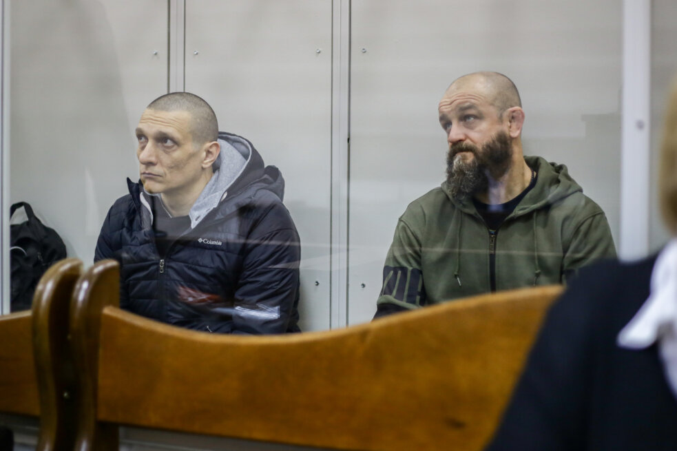 Ярослав Тарасенко й Олександр Лось, обвинувачені в співучасті у вбивстві депутата Держдуми Дениса Вороненкова, 16 листопада 2021 року. Фото: Стас Юрченко, Ґрати