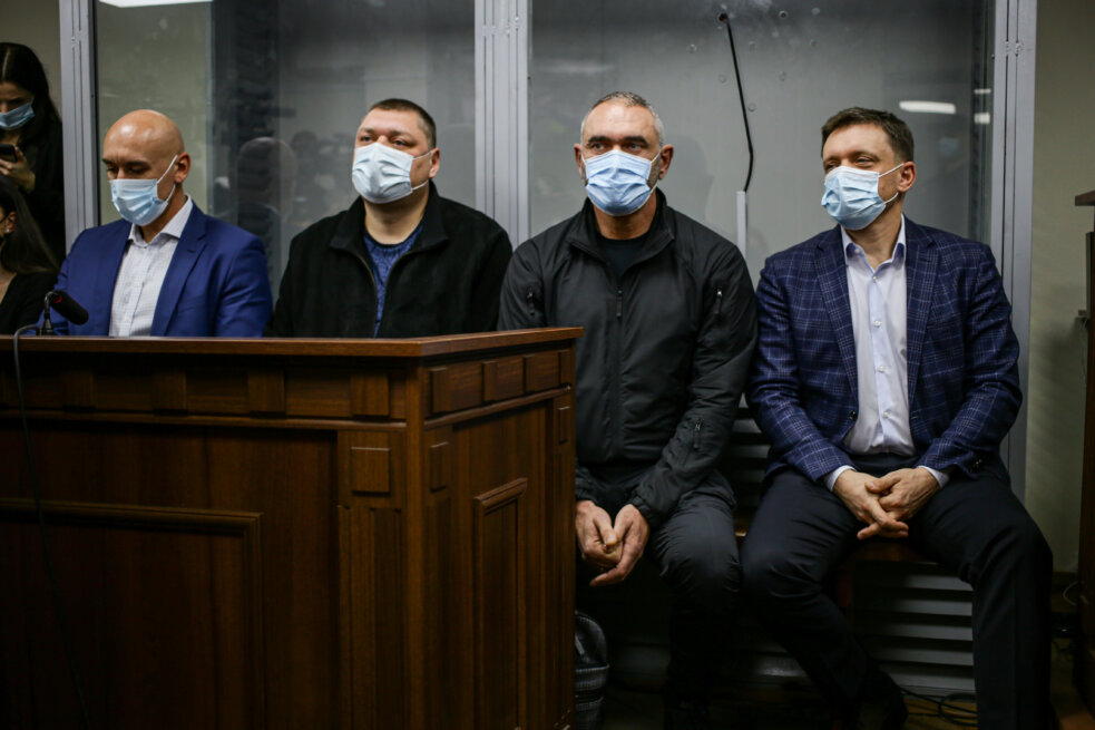 Владимир Пикалов, Олег Осипов, Игорь Тельбизов и Евгений Мецгер в Голосеевском районном суде Киева, 29 ноября 2021 года. Фото: Стас Юрченко, Ґрати
