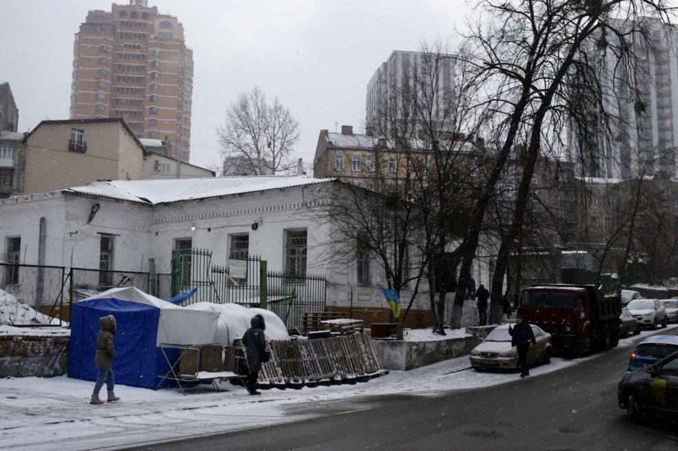 Акція проти вивезення речей із «садиби Барбана», 21 січня 2022 року. Фото: Стас Юрченко, Ґрати