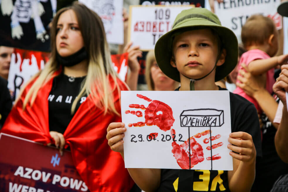 Акція у Києві на підтримку звільнення військовополонених, 4 серпня 2022 року. Фото: Стас Юрченко, Ґрати