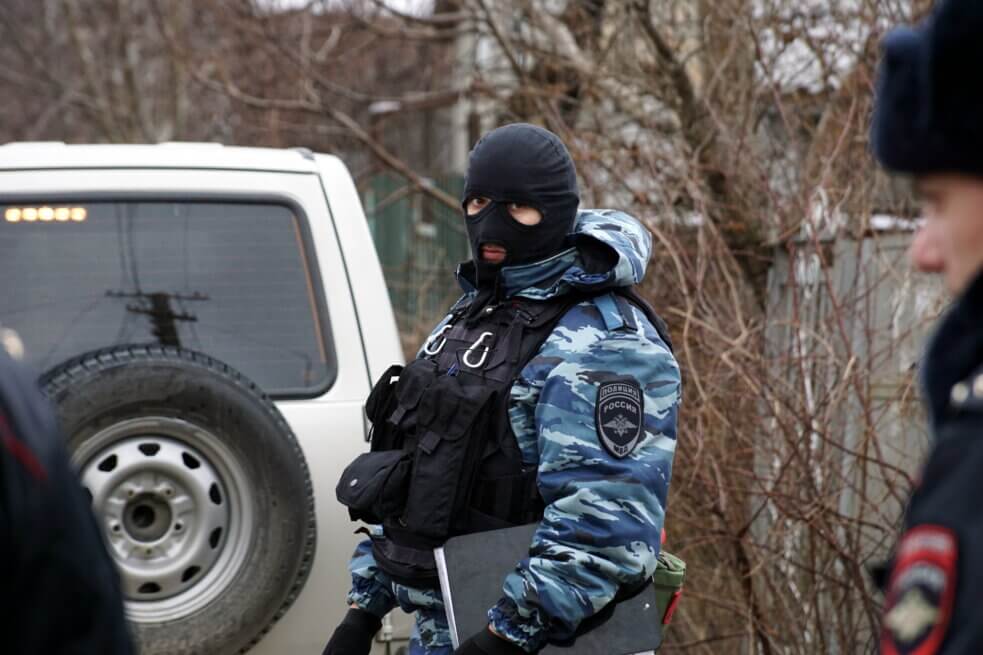 Обшук у будинку кримських татар. Ілюстративне фото 2017 року. Фото: Антон Наумлюк, Ґрати