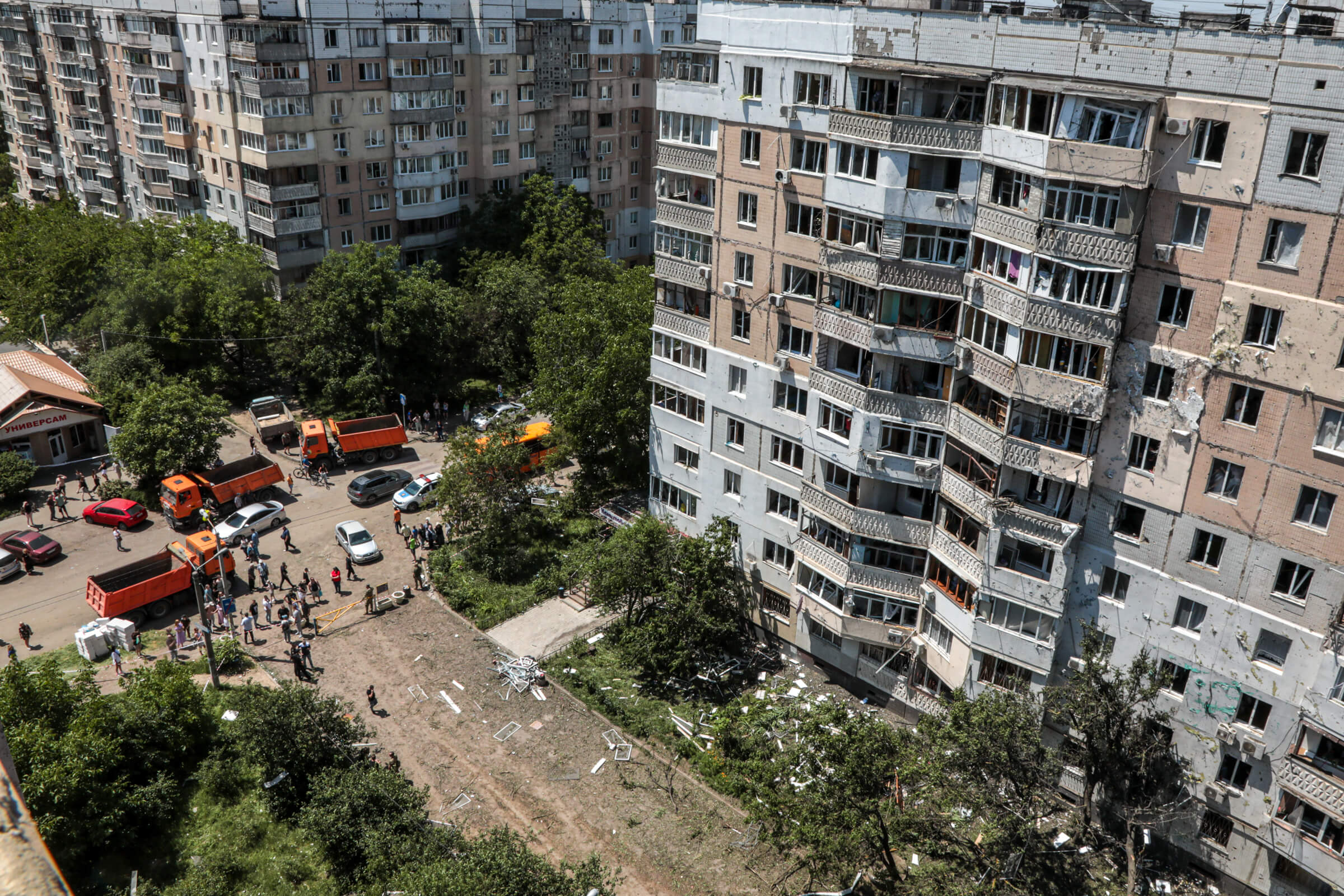 Я выглянула в окно, а там летают шахеды так красиво». Последствия ночной  атаки российских дронов на Одессу - Ґрати