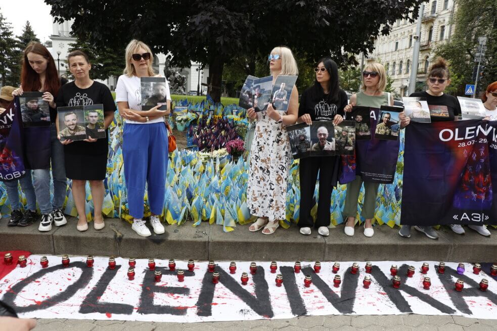 Акція до роковин трагедії в Оленівській колонії, де загиблі військовополонені захисники "Азовсталі". Майдан, Київ. 29 липня 2023 року. Фото: Ґрати