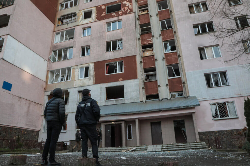 Наслідки російської масованої атаки ракетами та дронами по Львову, 29 грудня 2023. Фото: Стас Юрченко, Ґрати