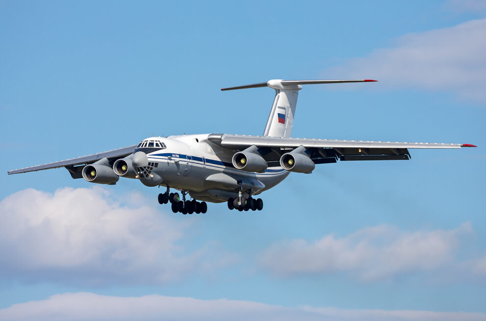 Військово-транспортний літак Іл-76 під номером RF-86828. Фото: JetPhotos 