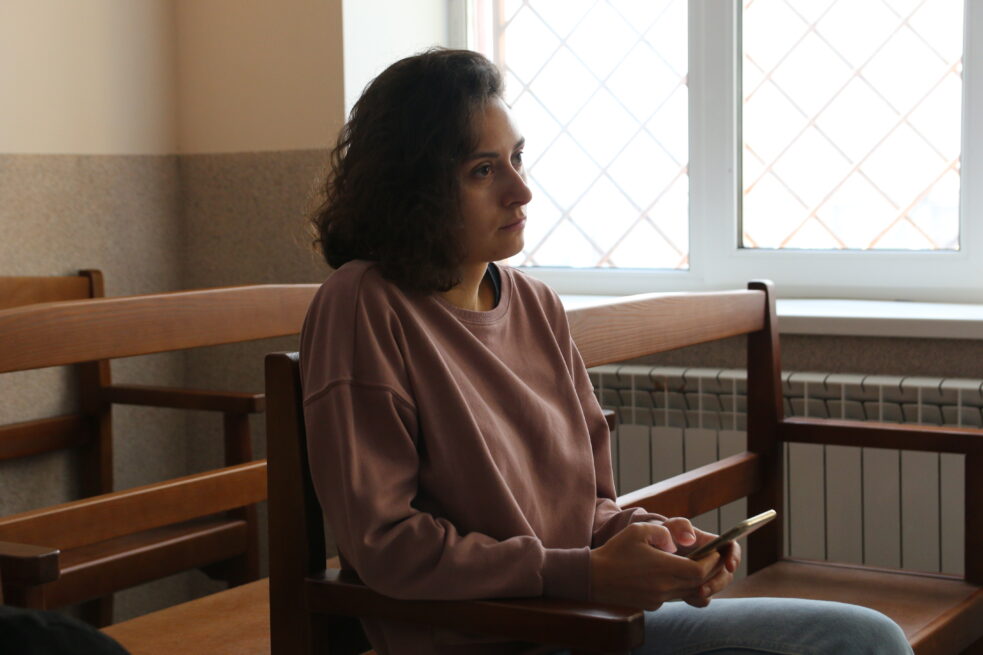 Таїсія Кутузова в Києво-Святошинському суді, 10 листопада 2023 року. Фото: Олексій Арунян, Ґрати