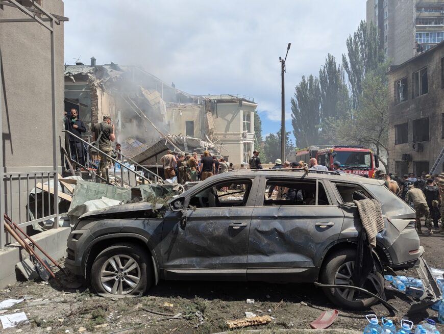 Наслідки влучання ракети на територію Охматдиту, 8 липня 2024 року. Фото: Олексій Арунян, Ґрати
