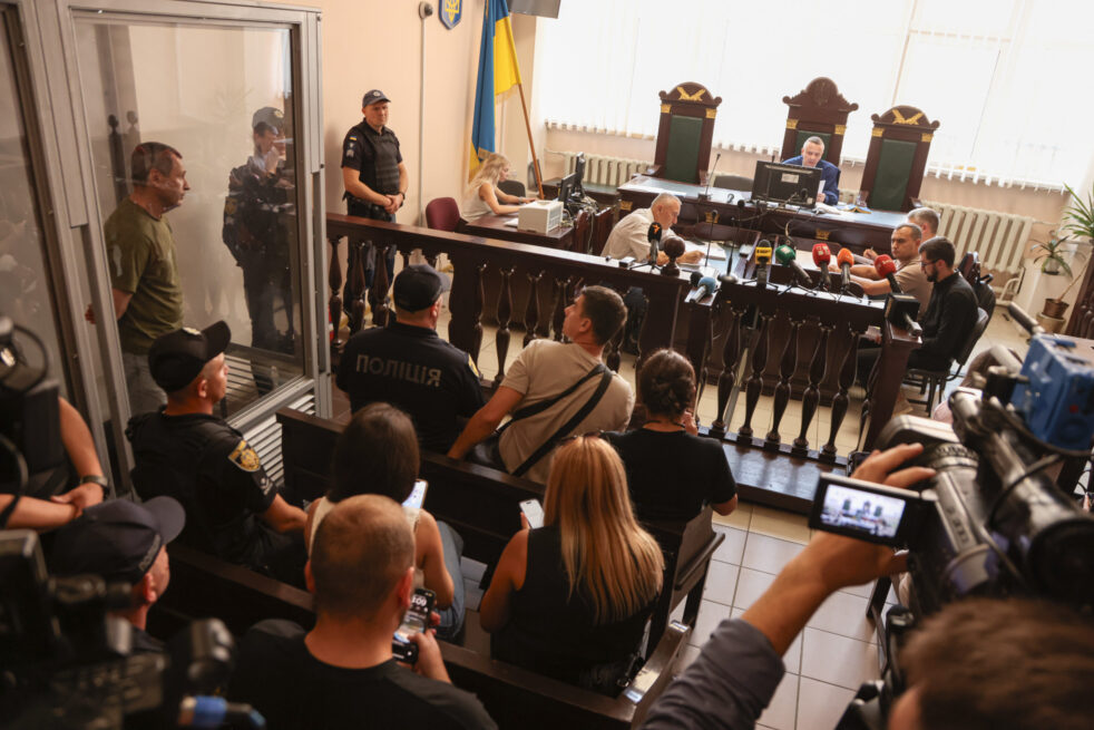 Обрання запобіжного заходу Михайлу Сцельнікову - підозрюваному у вбивстві Андрія Парубія, Галицький райсуд Львова, 2 вересня 2025. Фото: Стас Юрченко, Ґрати