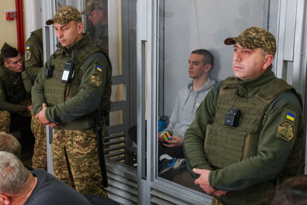 Обвинувачений у вбивстві Ірини Фаріон Вʼячеслав Зінченко у Шевченківському райсуді Львова, 8 жовтня 2025 року. Фото: Стас Юрченко, Ґрати