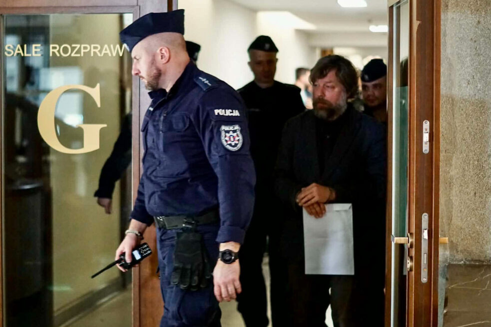 Російський археолог Олександр Бутягін в польському суді, щодо справи про його екстрадицію України. Фото: Антон Наумлюк, Ґрати