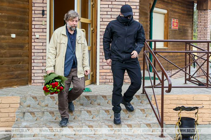 Российский археолог Александр Бутягин после четырёхстороннего обмена заключёнными между Польшей, Молдовой, Беларусью и Россией. Фото: БелТА