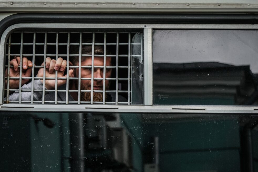 Правозахисник Мустафа Сейдалієв в автозаку в Москві. Фото: Кримська солідарність